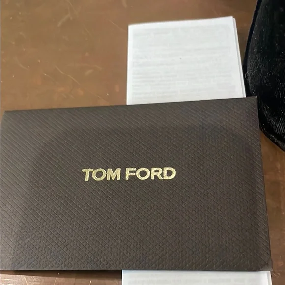 Tom Ford sunglasses box and a case - Picture 4 of 7